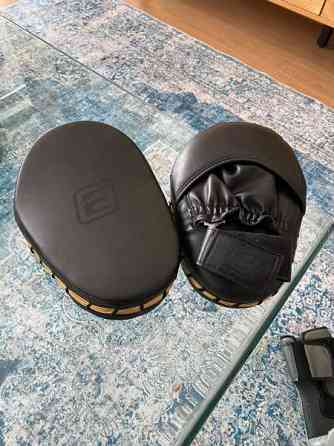 Nyrkkeilyhanskat 12oz ja pistarit Espoo