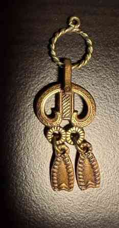 Kalevala Koru Viipurinrinkilä riipus. Pronssia. Ei ketjua. Oulu