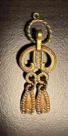 Kalevala Koru Viipurinrinkilä riipus. Pronssia. Ei ketjua. Oulu