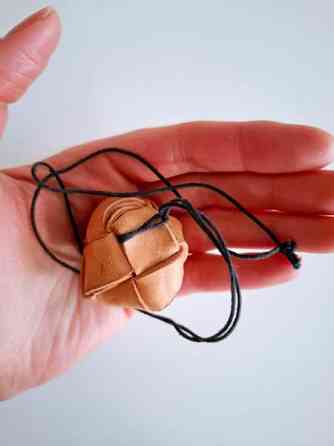 Finnish design kaulakoru nahkaa Helsinki