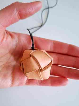 Finnish design kaulakoru nahkaa Helsinki