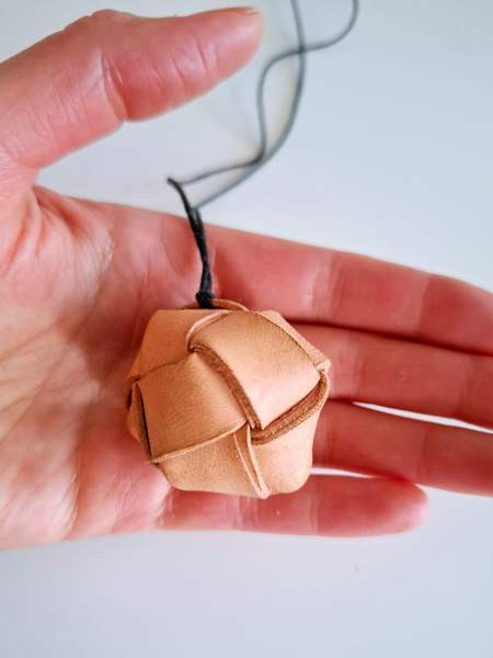 Finnish design kaulakoru nahkaa Helsinki - изображение 1