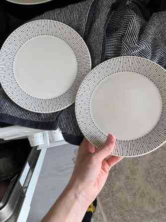 Mainio sarastus mukit ja lautaset Helsinki