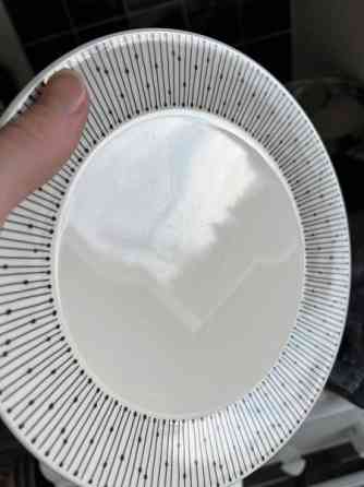 Mainio sarastus mukit ja lautaset Helsinki