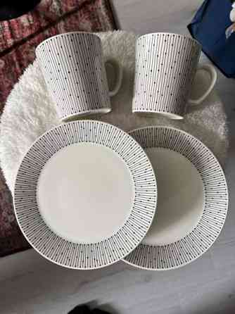 Mainio sarastus mukit ja lautaset Helsinki