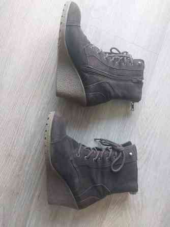 hyvässä kunnossa olevat minisaappaat Helsinki