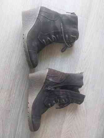 hyvässä kunnossa olevat minisaappaat Helsinki