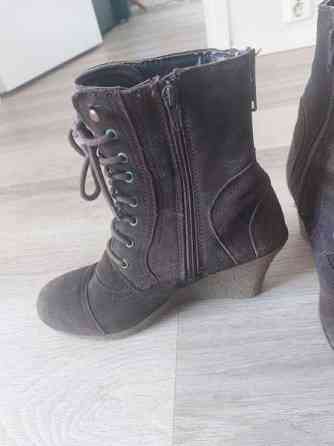 hyvässä kunnossa olevat minisaappaat Helsinki