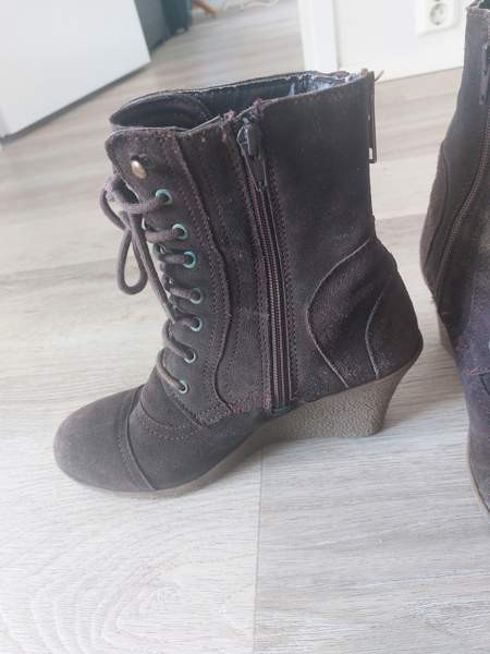 hyvässä kunnossa olevat minisaappaat Helsinki - изображение 2