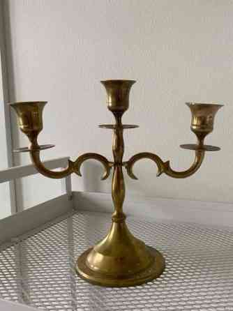 Kullanvärinen kynttelikkö Рованиеми