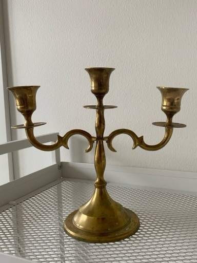 Kullanvärinen kynttelikkö Рованиеми - изображение 1