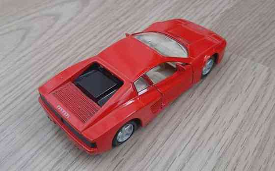 Pienoismalli autot metallia Ferrarit 3kpl Espoo