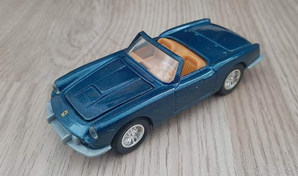 Pienoismalli autot metallia Ferrarit 3kpl Espoo – foto 5