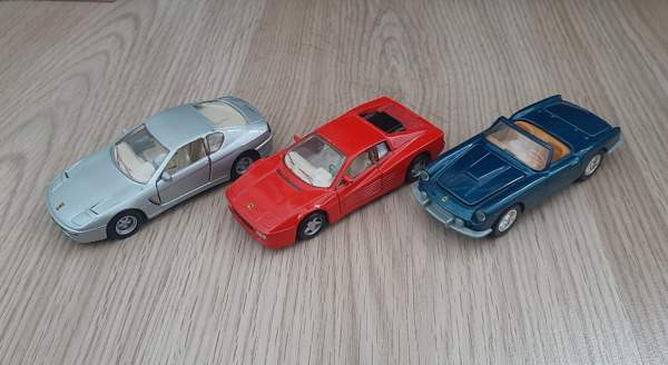 Pienoismalli autot metallia Ferrarit 3kpl Espoo – foto 1