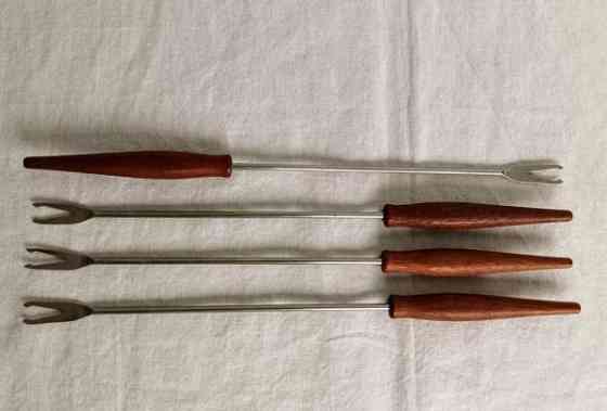 Teak-vartiset vintage fonduehaarukat Helsinki