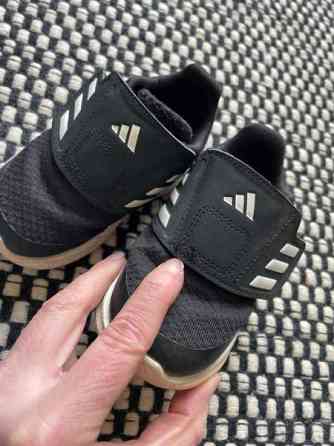 Adidas 21 oikein siistit ja kevyet tarralenkkarit Vantaa