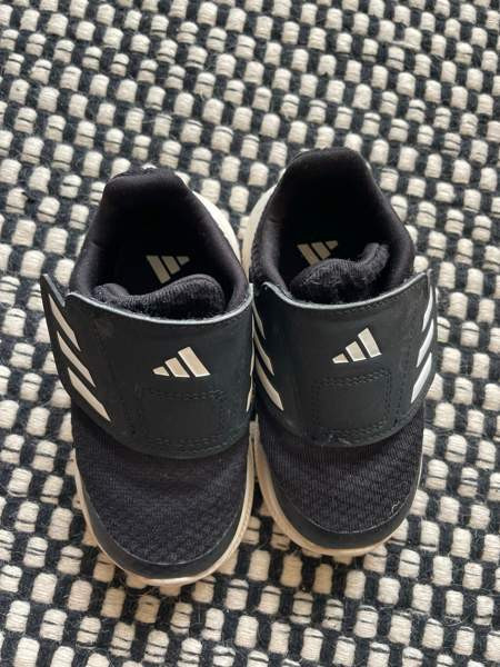 Adidas 21 oikein siistit ja kevyet tarralenkkarit Vantaa – foto 2