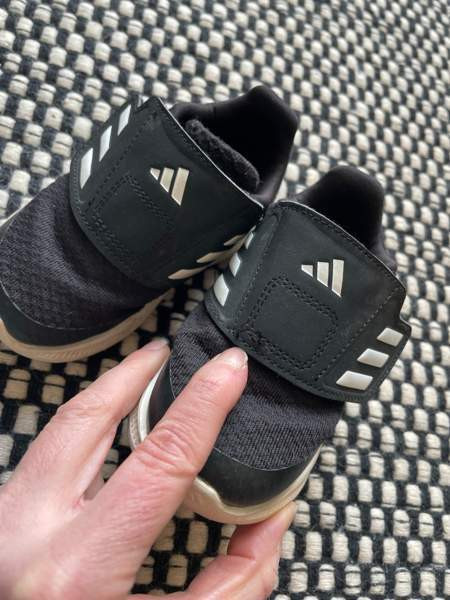 Adidas 21 oikein siistit ja kevyet tarralenkkarit Vantaa – foto 6