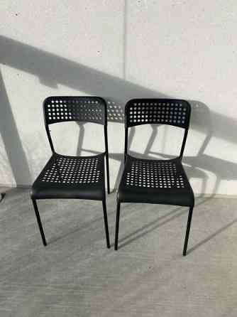 Mustat tuolit Tuusula