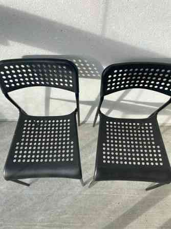 Mustat tuolit Tuusula