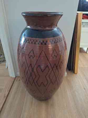 Myydään vanha saviruukku Helsinki