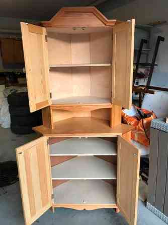 Mäntyinen kulmakaappi Salo