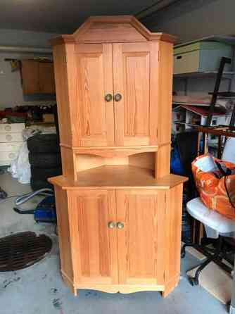 Mäntyinen kulmakaappi Salo