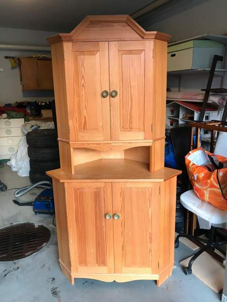 Mäntyinen kulmakaappi Salo - valokuva 1