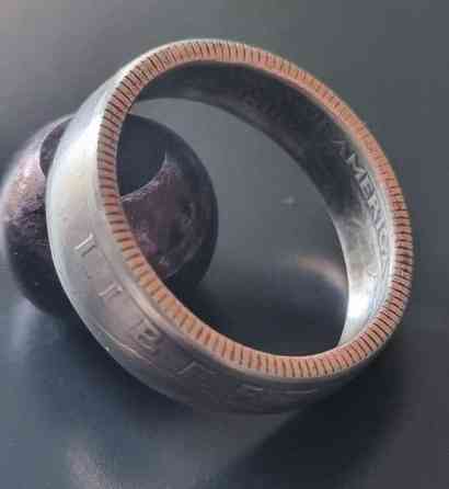 Kolikkosormus Amerikan quarter dollar. Ilmainen toimitus! Mustasaari