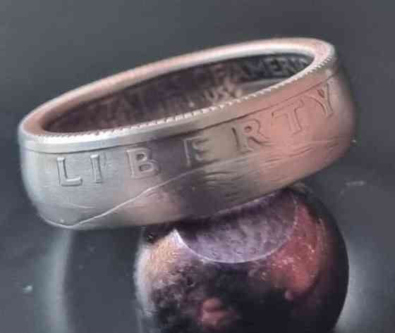 Kolikkosormus Amerikan quarter dollar. Ilmainen toimitus! Mustasaari