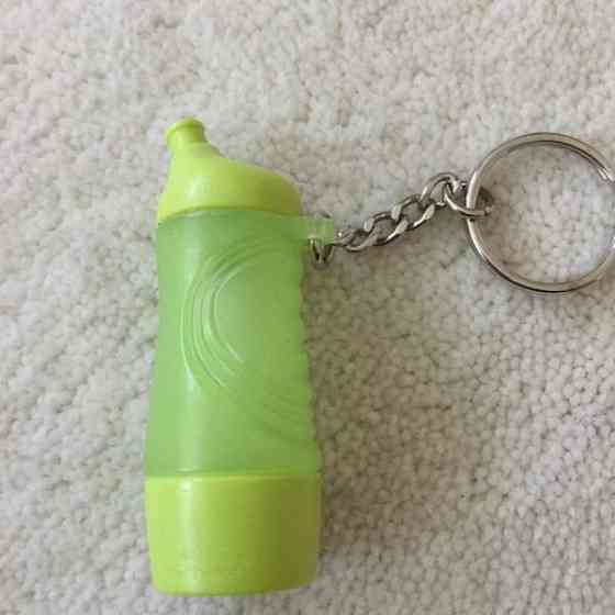 Tupperware juomapullo avaimenperä Keuruu