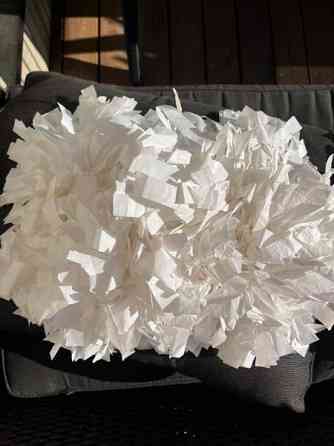 Valkoiset huiskat / pompomit Oulu