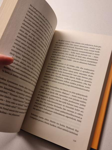 Carol Shields: Pikkuseikkoja Helsinki – foto 5