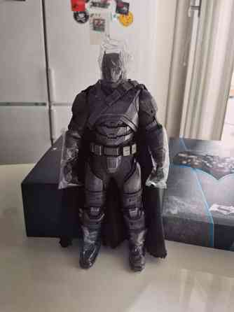 Hot Toys MMS349 BvS Armored Batman figuuri Тампере