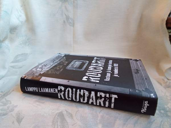 Lamppu Laamanen ROUDARIT Vastuun ja kamojen kantoa ...... Pieksämäki - valokuva 1