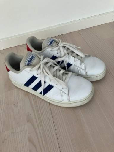 Adidas tennarit Рованиеми - изображение 1