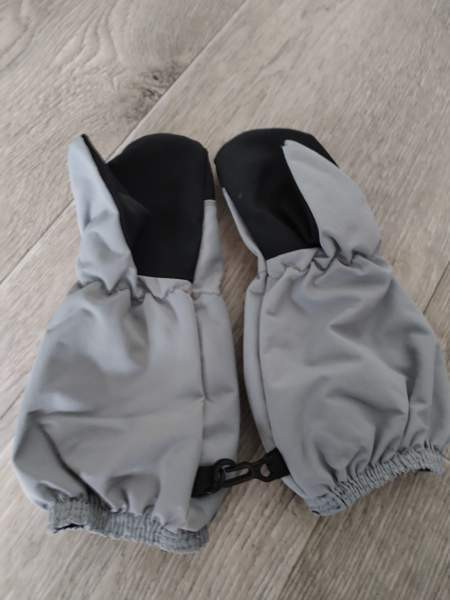 Välikausihanskat Turku - valokuva 1