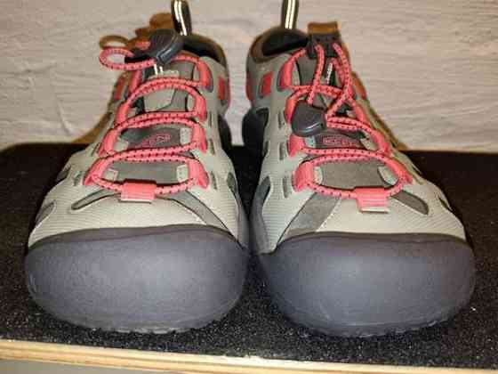 Käyttämättömät Keen Solr urheilusandaalit (25 cm/EU 38,5) Espoo