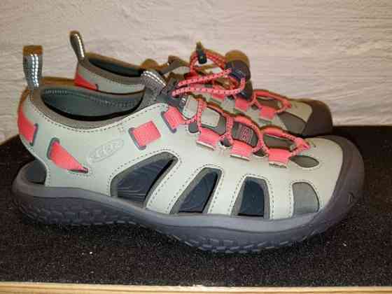 Käyttämättömät Keen Solr urheilusandaalit (25 cm/EU 38,5) Espoo