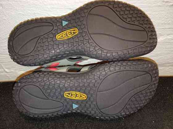 Käyttämättömät Keen Solr urheilusandaalit (25 cm/EU 38,5) Espoo