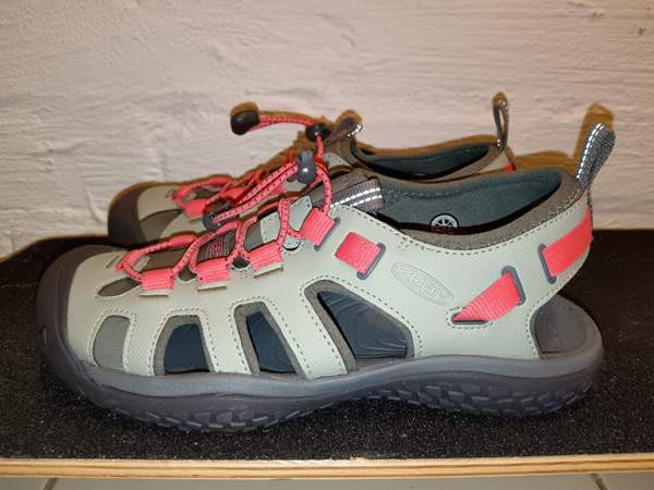 Käyttämättömät Keen Solr urheilusandaalit (25 cm/EU 38,5) Espoo – foto 2