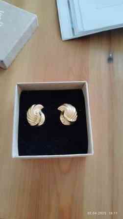 Kauniit korvakorut 18 karaatin kullasta Helsinki