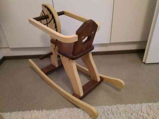 Puinen keinuhevonen Kangasala