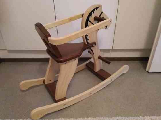 Puinen keinuhevonen Kangasala