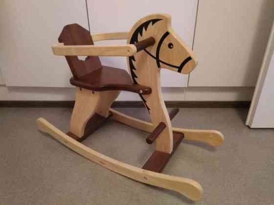 Puinen keinuhevonen Kangasala