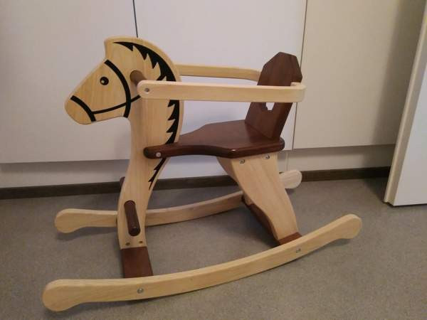 Puinen keinuhevonen Kangasala – foto 1