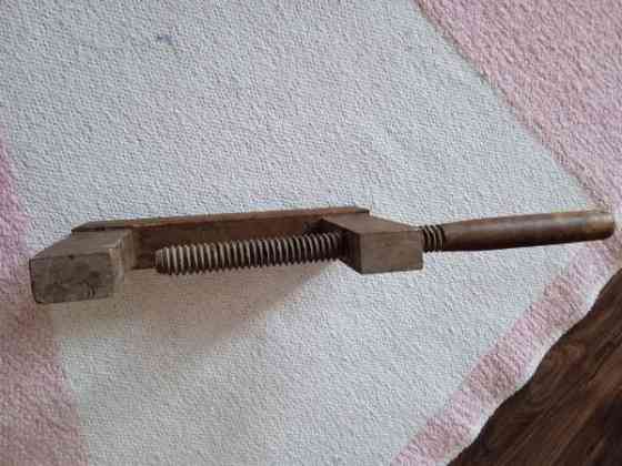 Puinen puristin Nokia