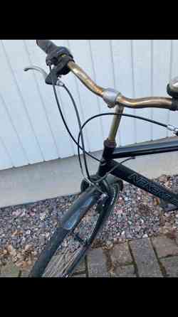 Nakamura miesten 28-tuumainen polkupyörä Jaervenpaeae