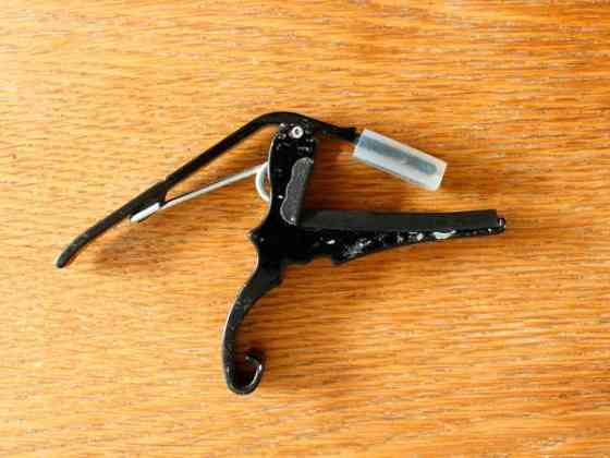 Kyser teräskielisen kitaran capo Tampere