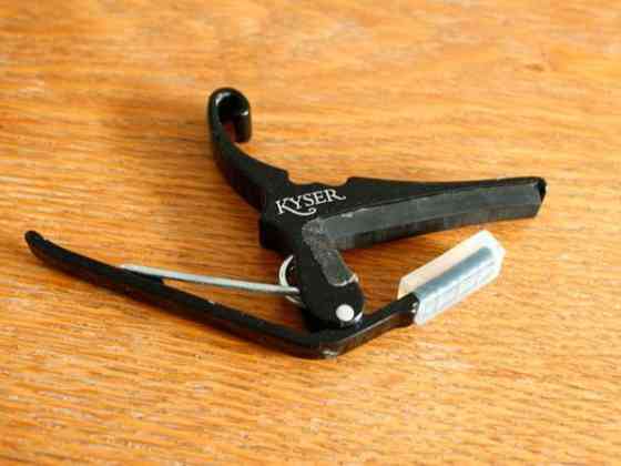 Kyser teräskielisen kitaran capo Tampere